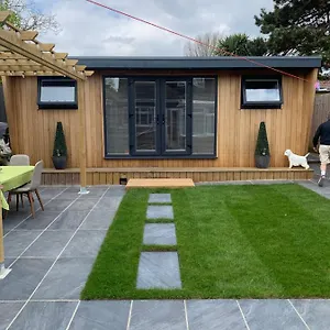  Holiday home Lindas Free Parking Air Con Provisions Included